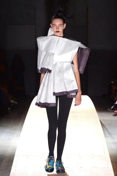 Look 19